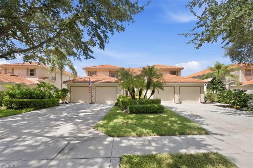 250 Robin Hood Cir #201, Sherwood