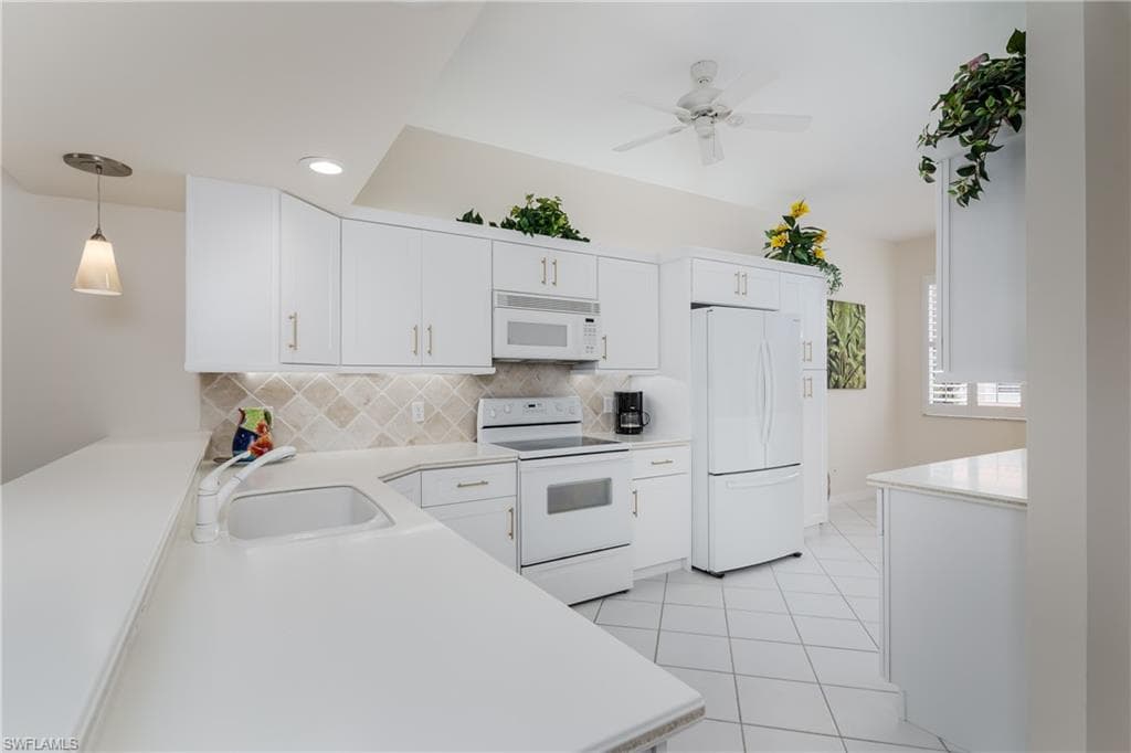 6700 Beach Resort Dr #5, Naples