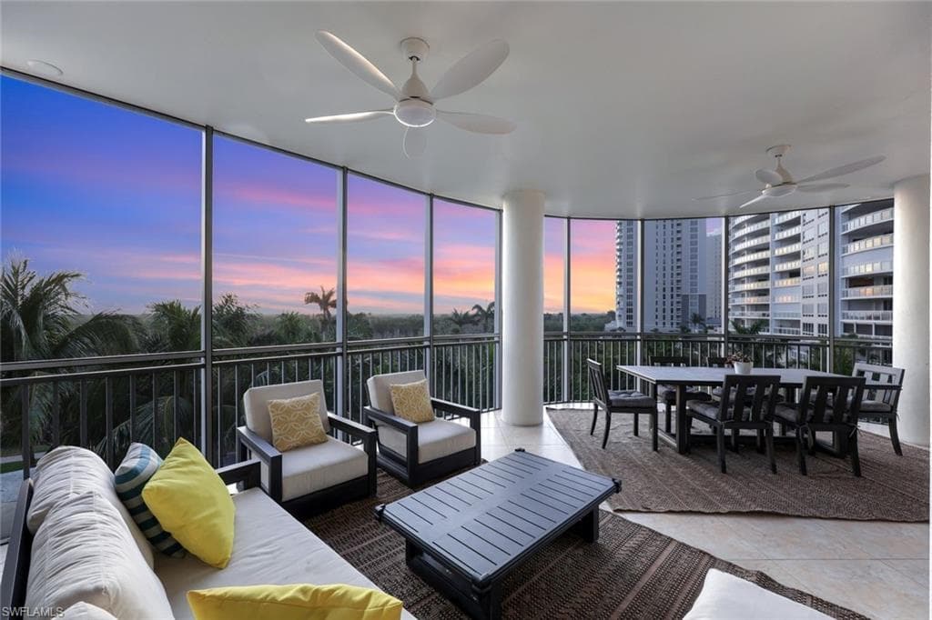 13675 Vanderbilt Dr #510, Naples