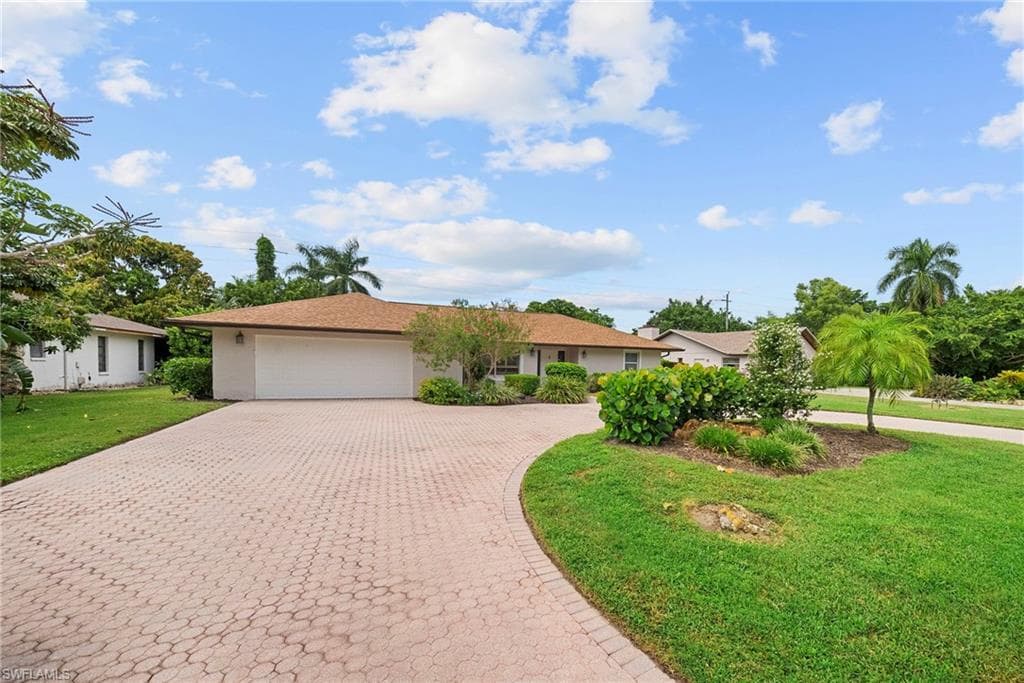 2171 Kings Lake Blvd, Naples