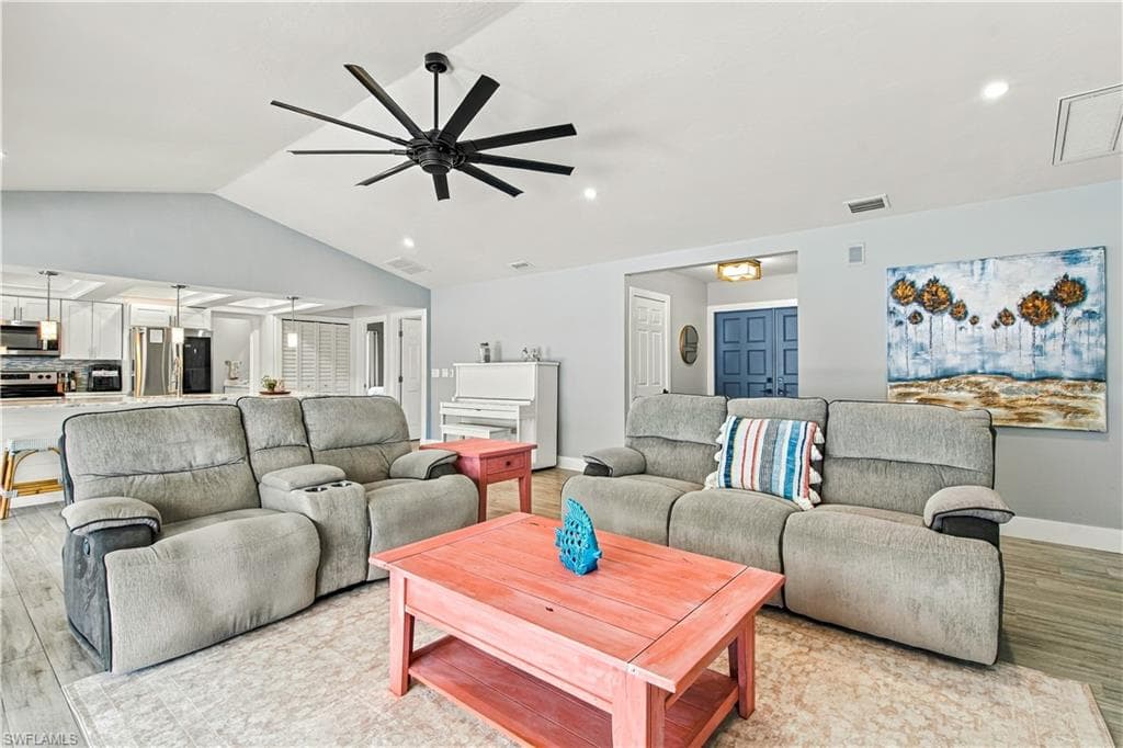1310 19th Ln, Cape Coral, photo 2