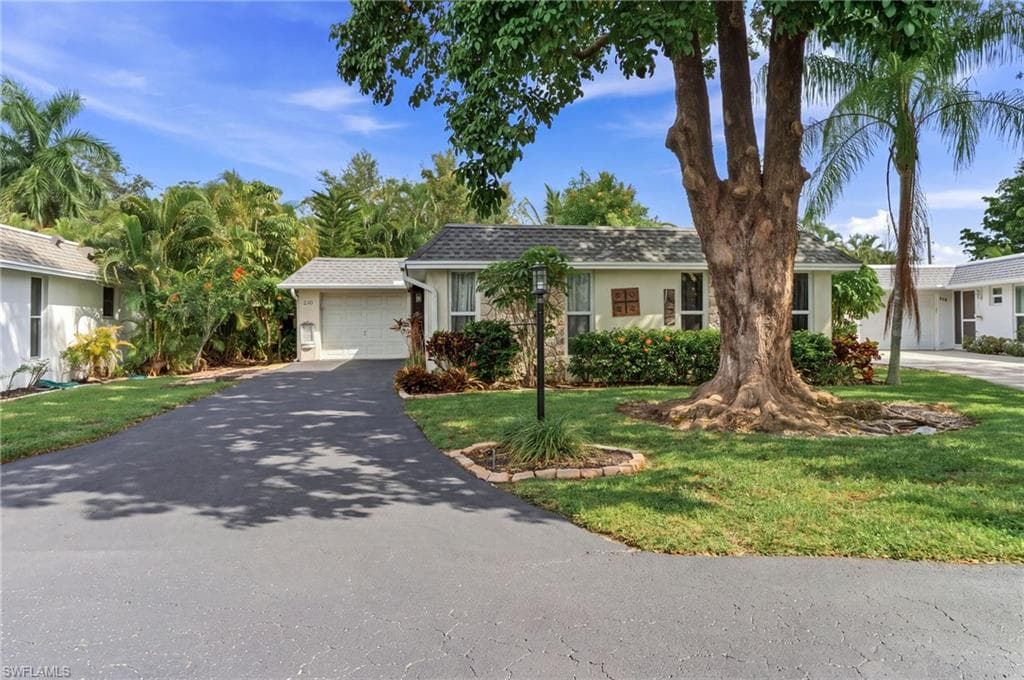 220 Lanchester Ct #32, Naples, photo 3