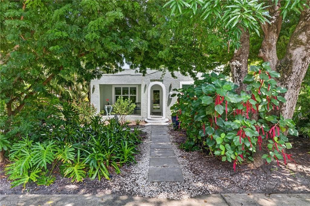 817/825 Julia St, Fort Myers