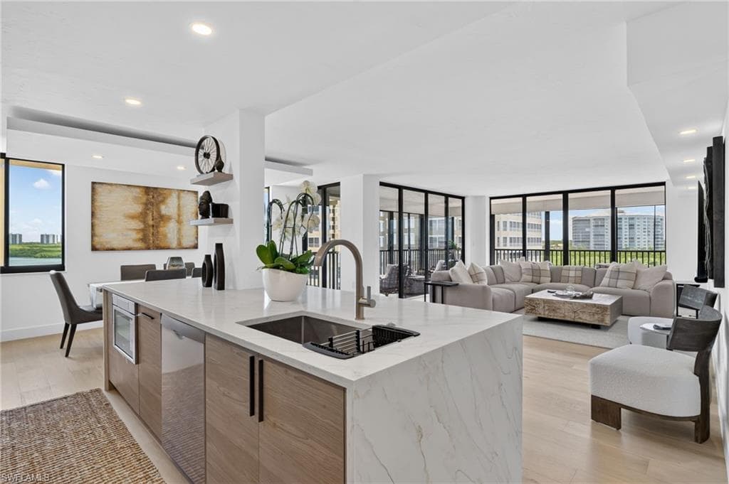 11 Bluebill Ave #606, Naples
