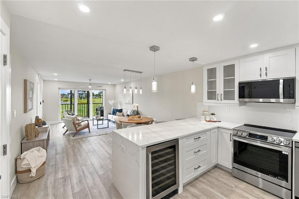 29 High Point Cir #204, Naples