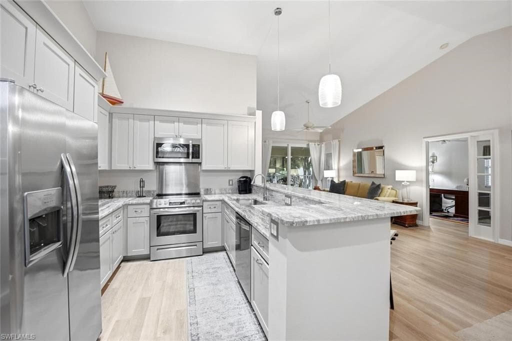 6810 Huntington Lakes Cir #202, Naples