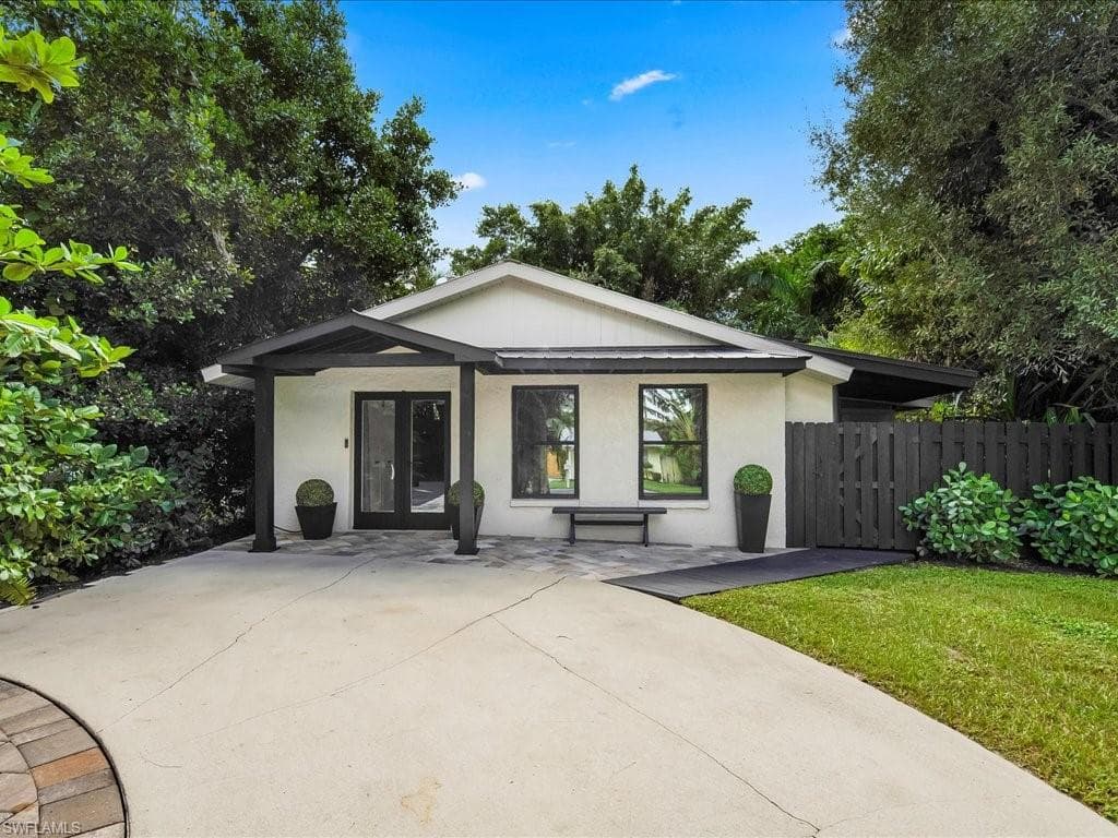 1046 Sperling Ave, Naples