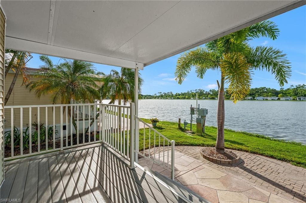 2105 Crystal Lake Dr, Naples, photo 2