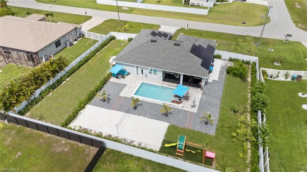 144 7th Pl, Cape Coral, photo 2