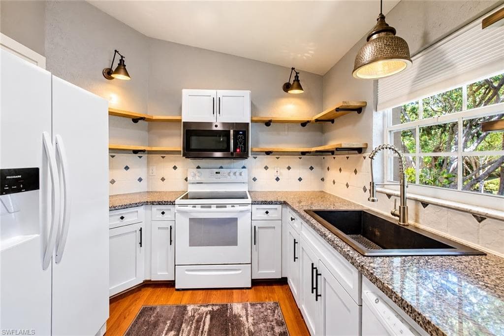 3795 Fieldstone Blvd #106, Naples, photo 2