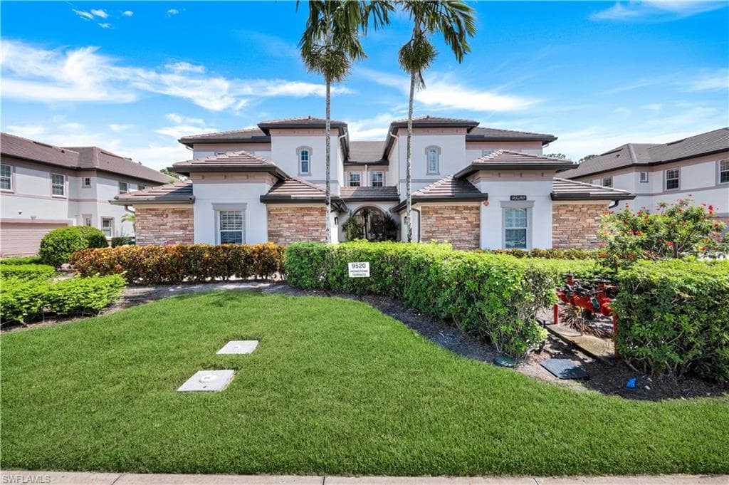9520 Ironstone #202, Naples, photo 2