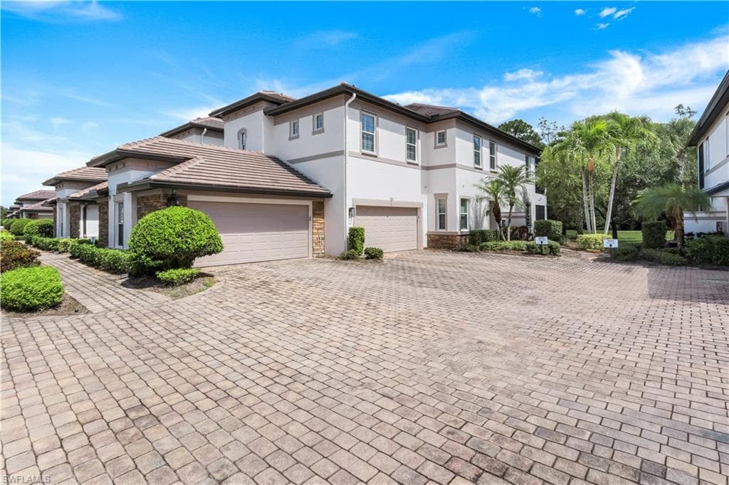 9520 Ironstone #202, Naples, photo 3