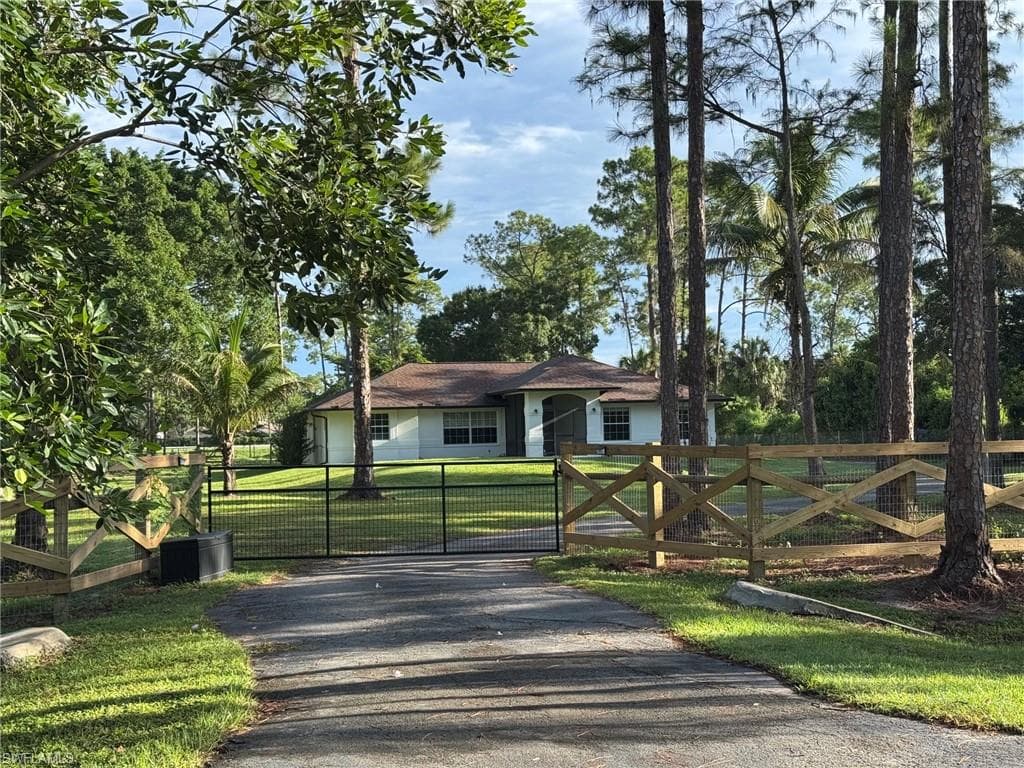 3271 7th Ave, Naples