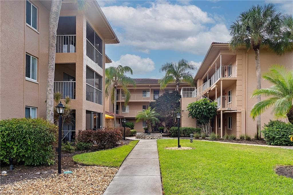 1075 Foxfire Ln #310, Naples