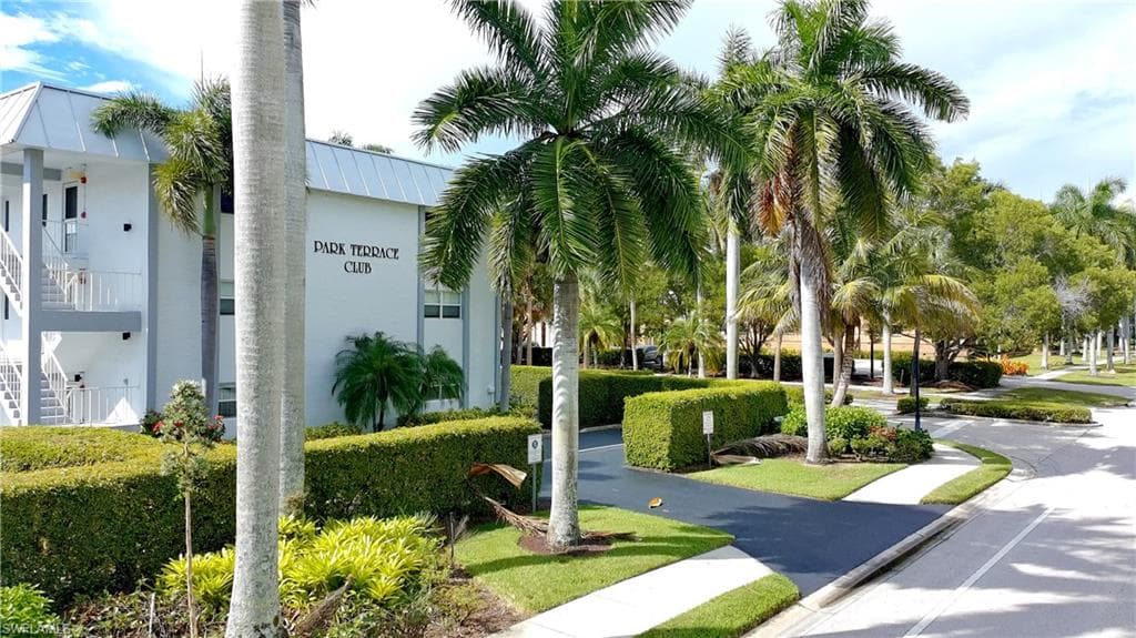 72 7th St #106, Naples, photo 3