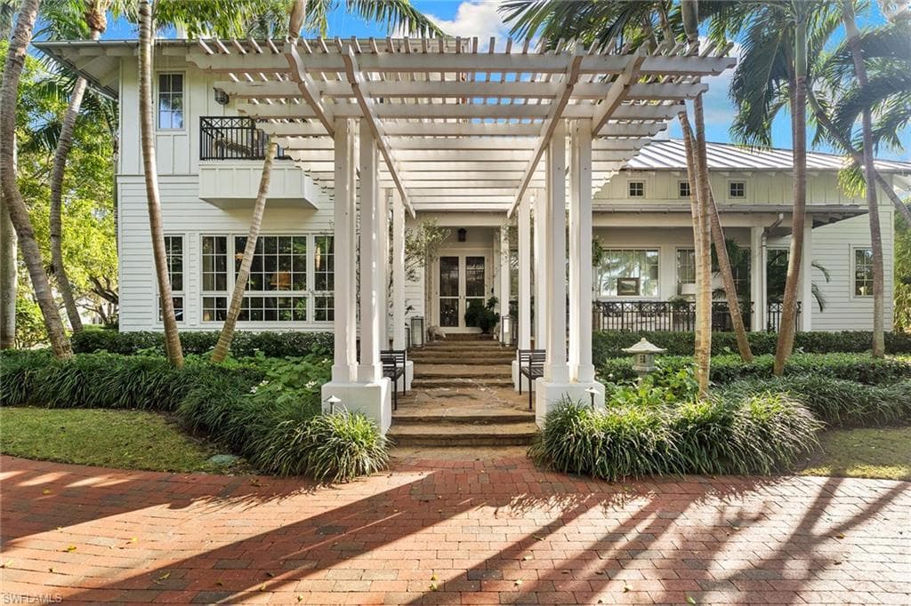 1800 Gordon Dr, Naples