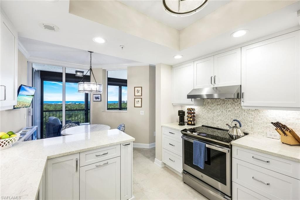 7225 Pelican Bay Blvd #604, Naples, photo 3