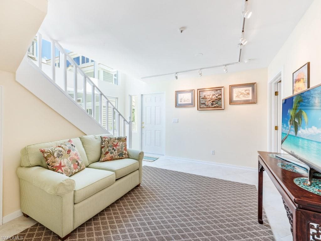 640 2nd St #2, Naples, photo 3