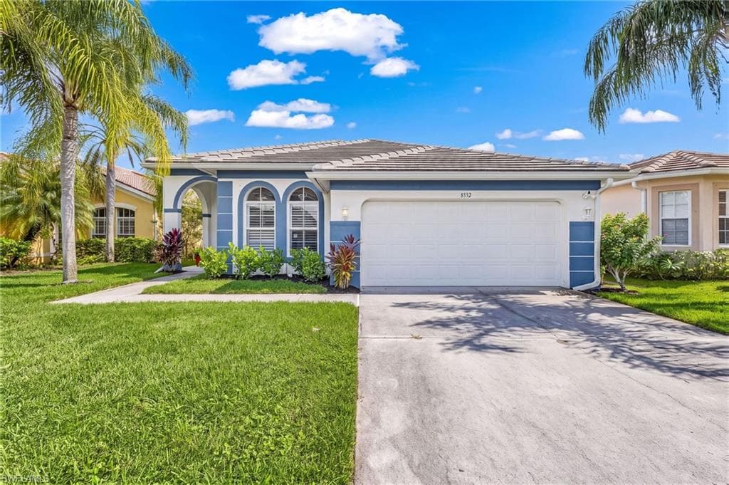 8332 Laurel Lakes Blvd, Naples