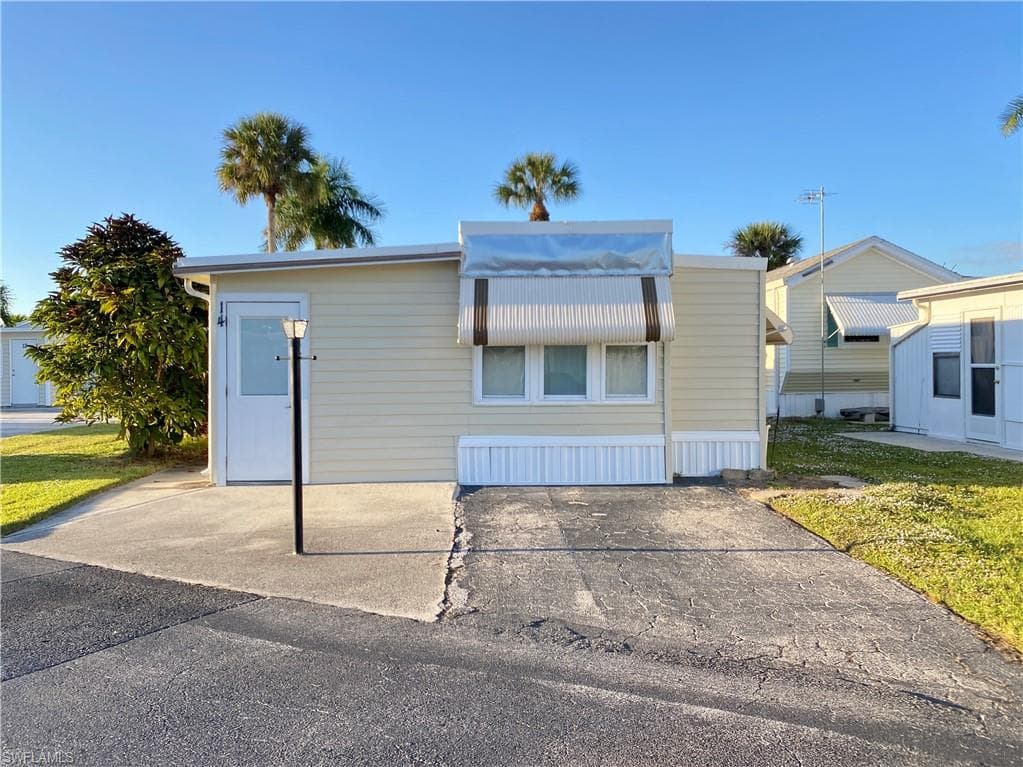14 Pearl Dr #14p, Naples