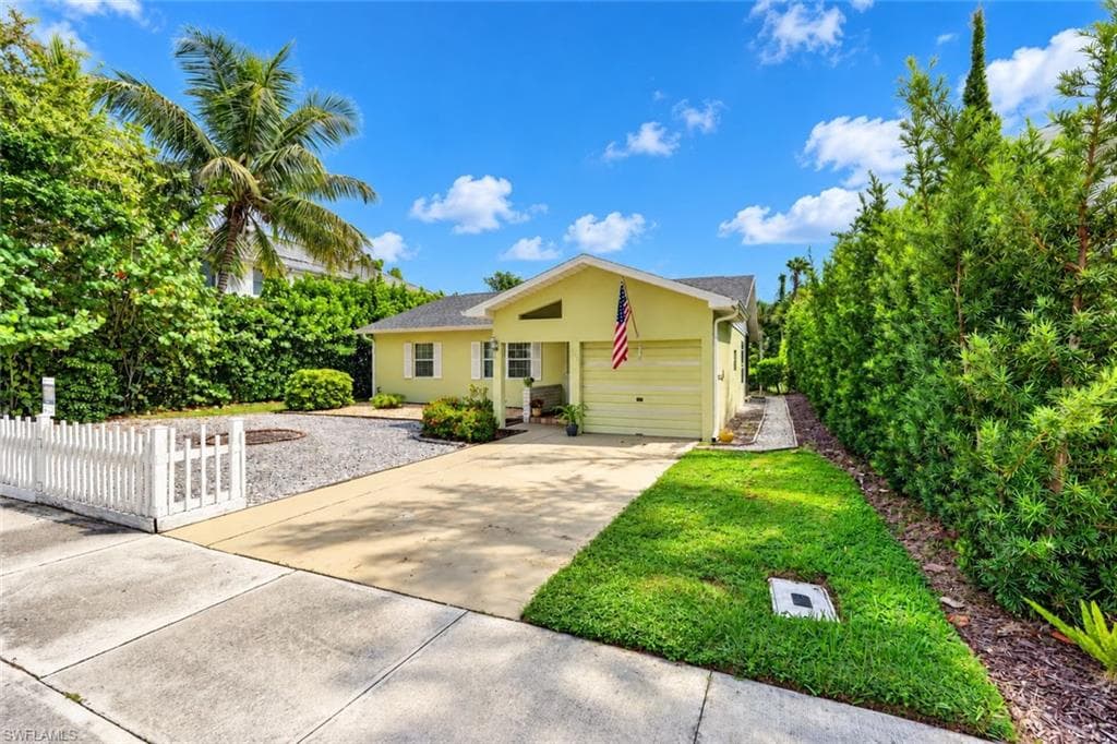 442 Central Ave, Naples