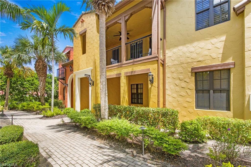 8975 Malibu St #1304, Naples