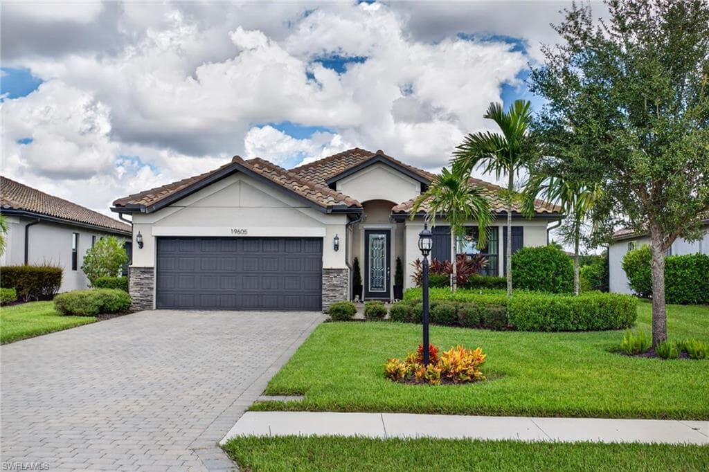 19605 Utopia Ln, Estero, photo 2