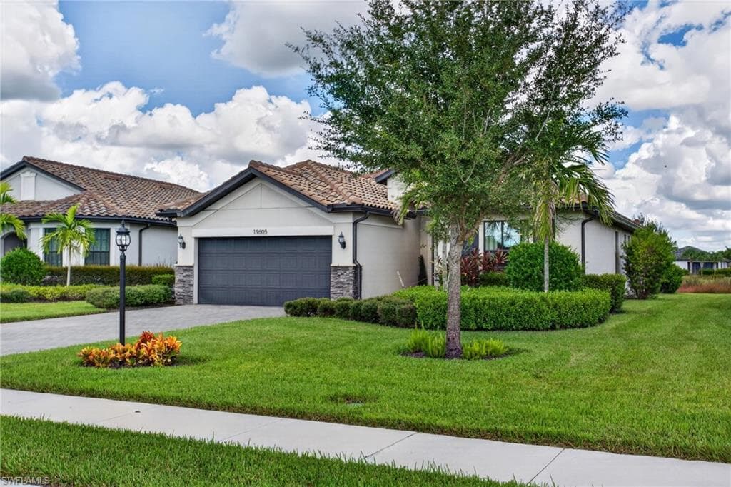 19605 Utopia Ln, Estero, photo 3