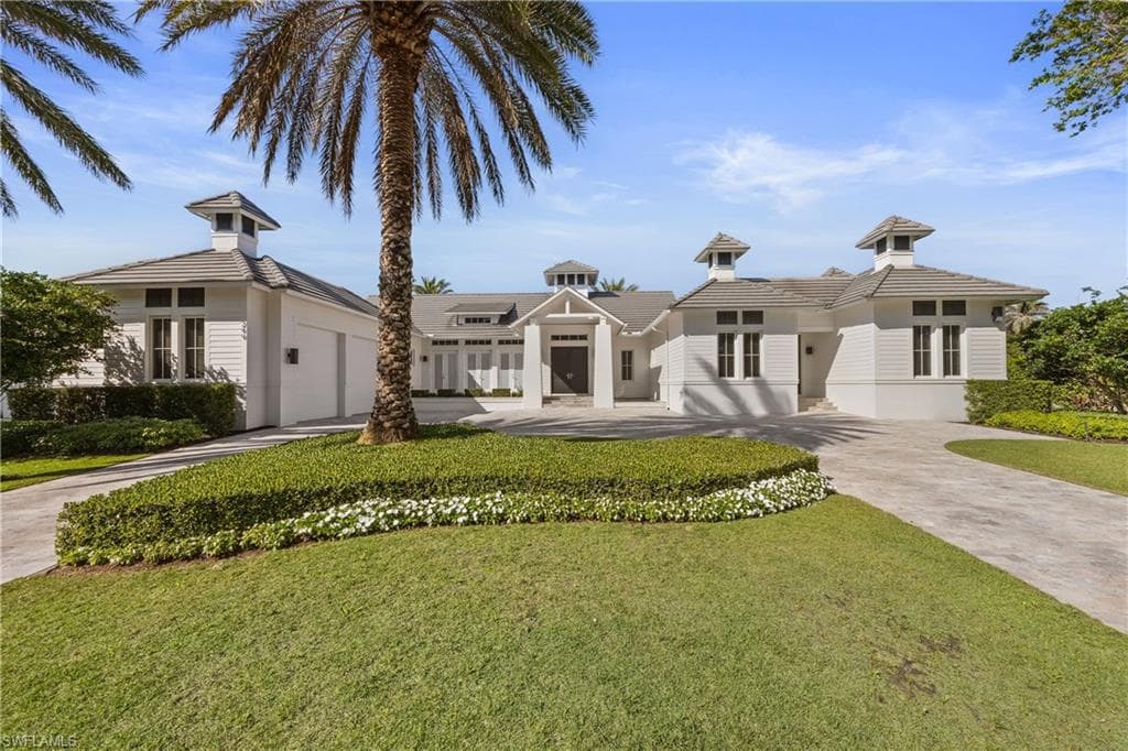299 Mermaids Bight, Naples