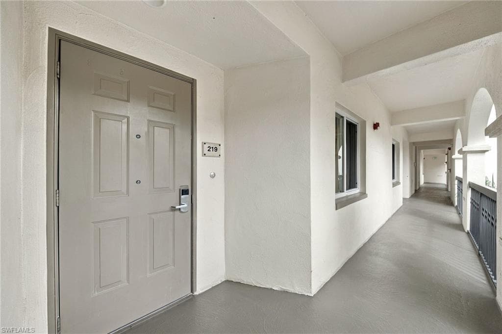221 9th St #219, Naples, photo 2