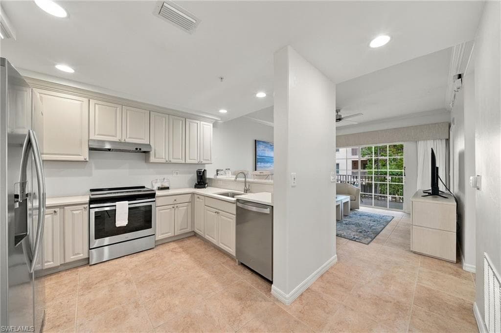 221 9th St #219, Naples, photo 3