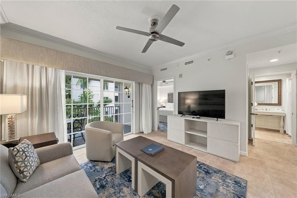 221 9th St #219, Naples