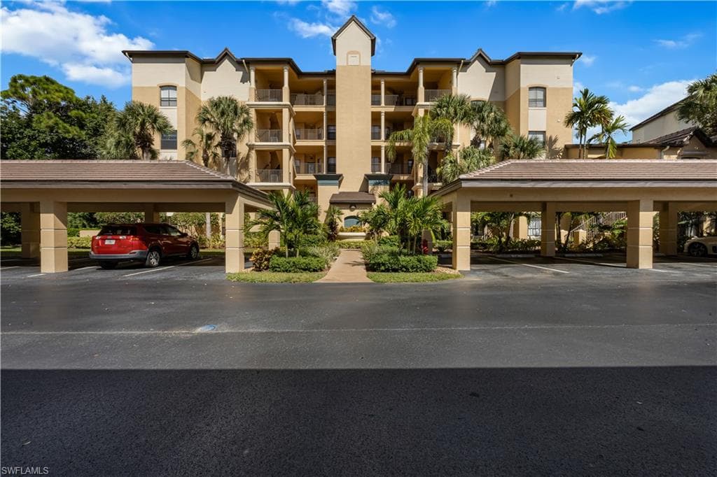 195 Vintage Cir #104, Naples