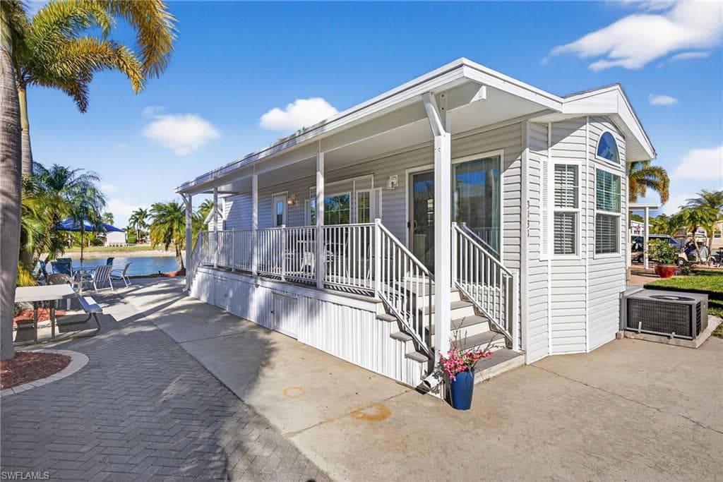 3131 Crystal Lake Dr, Naples, photo 3