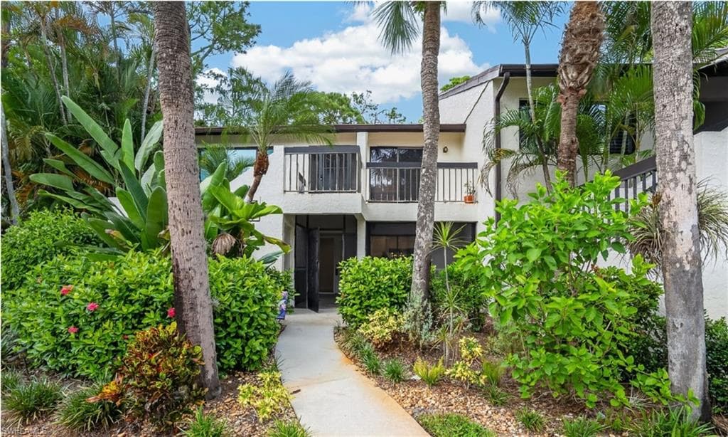 1826 Kings Lake Blvd #101, Naples
