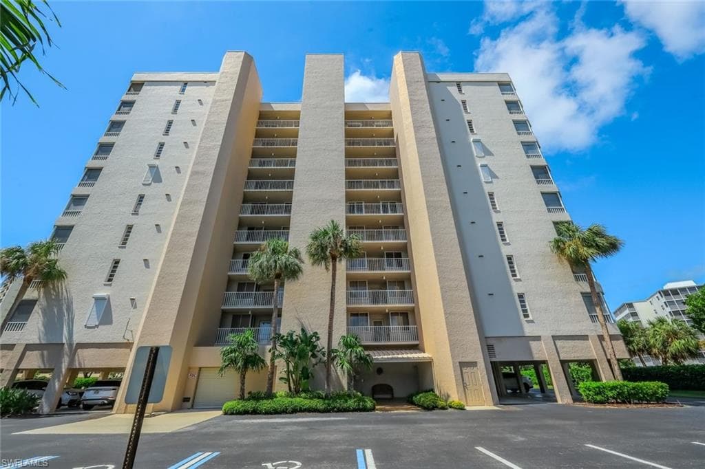 11118 Gulf Shore Dr #803, Naples