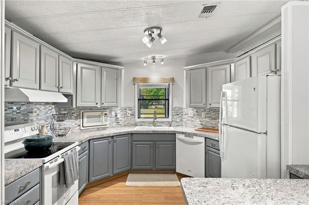 105 Calais Ct, Naples, photo 3