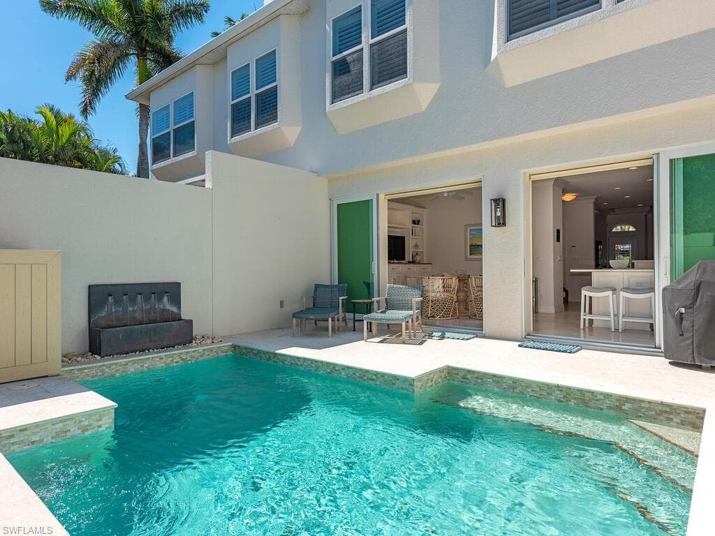 165 5th St #3, Naples