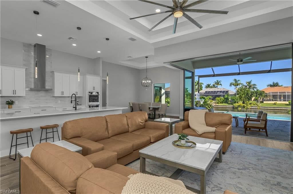 2819 35th Ln, Cape Coral, photo 2