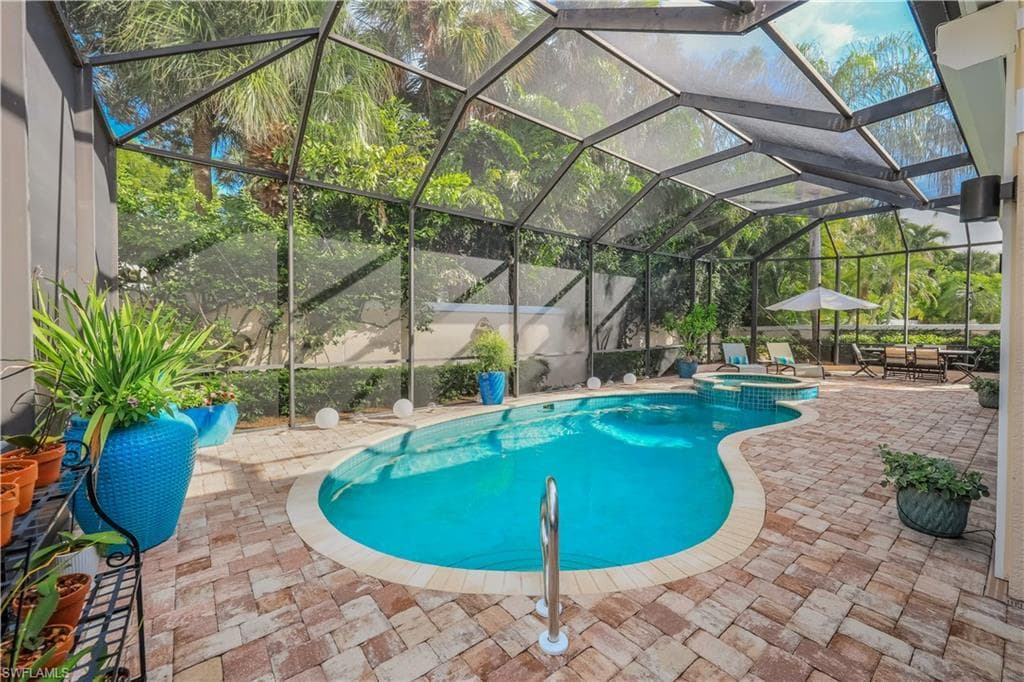 353 Carlton Pl #33, Naples
