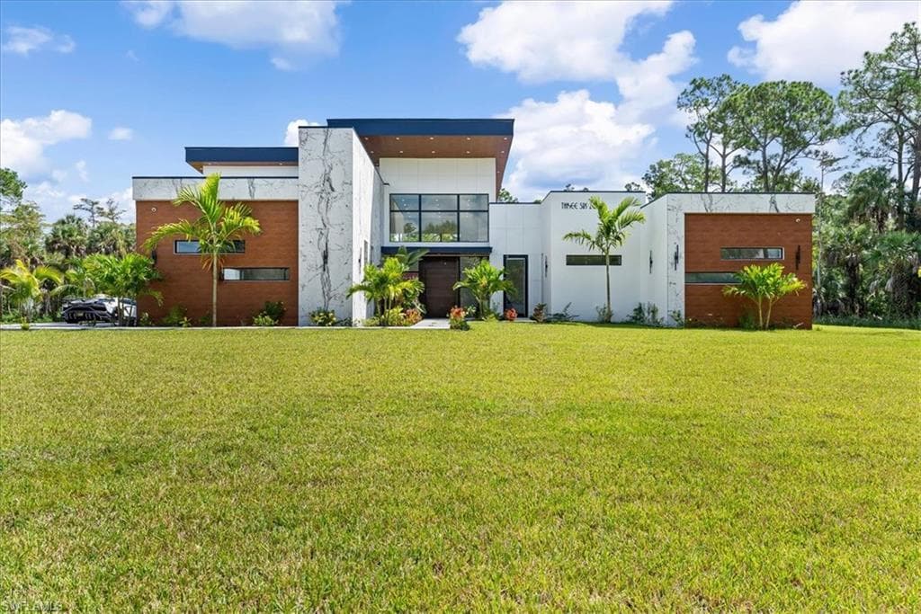 360 3rd St, Naples
