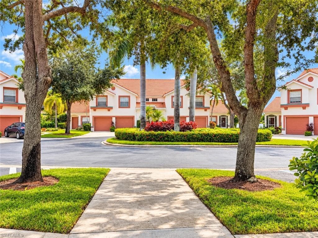517 Windsor Sq #201, Naples, photo 2