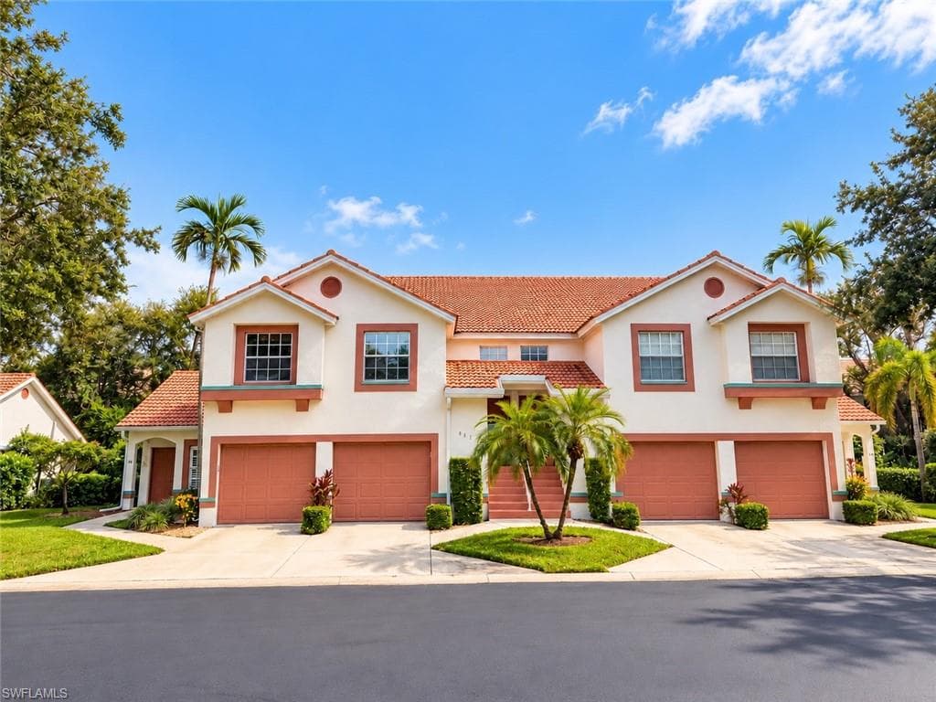 517 Windsor Sq #201, Naples
