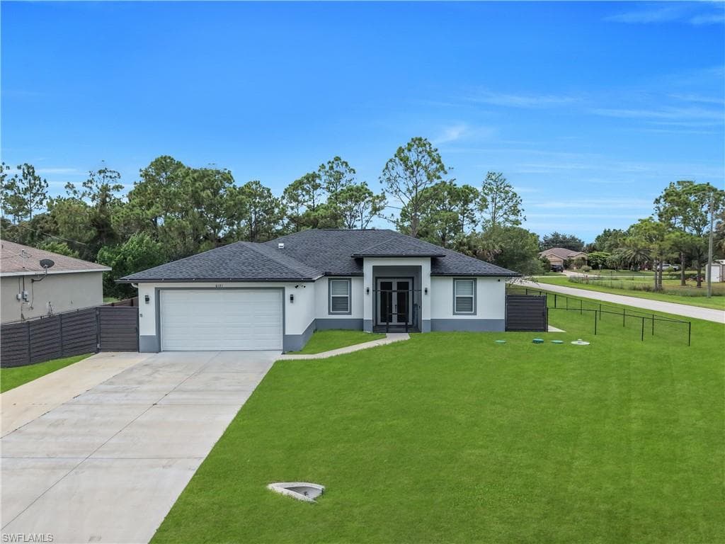 6131 Laurelwood Dr, Fort Myers