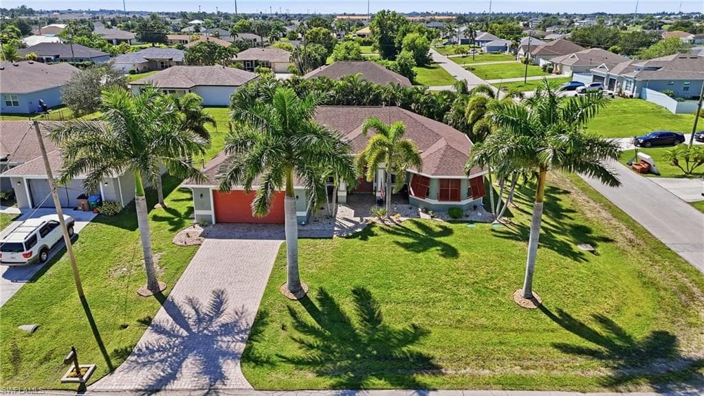 1424 11th St, Cape Coral, photo 2