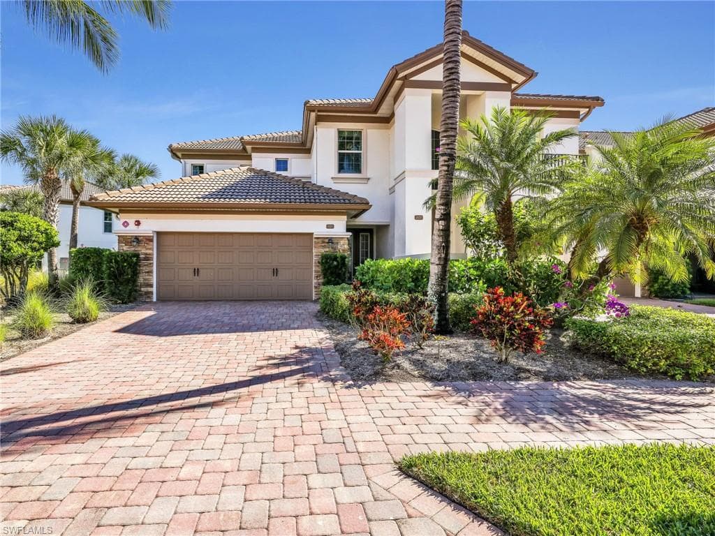 8060 Players Cove Dr #101, Naples