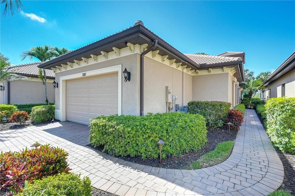 7587 Moorgate Point Way, Naples, photo 2