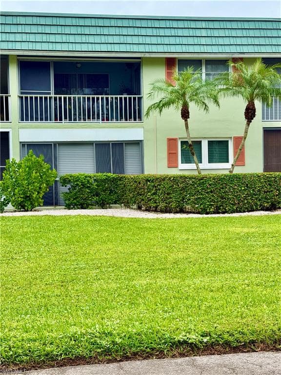 200 Valley Stream Dr #4b, Naples