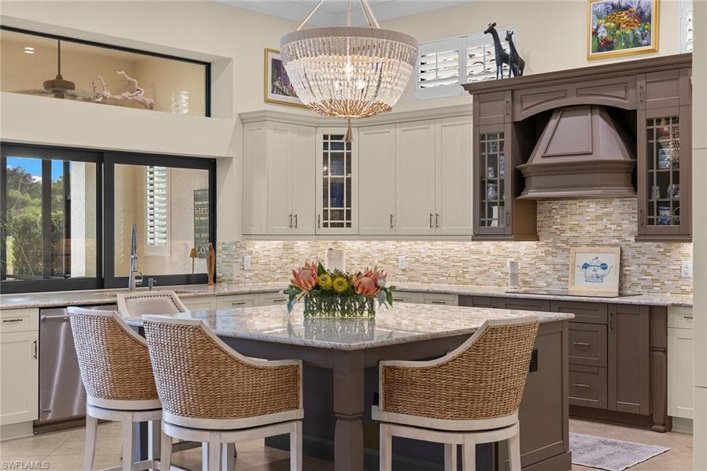 12388 Wisteria Dr, Naples, photo 3