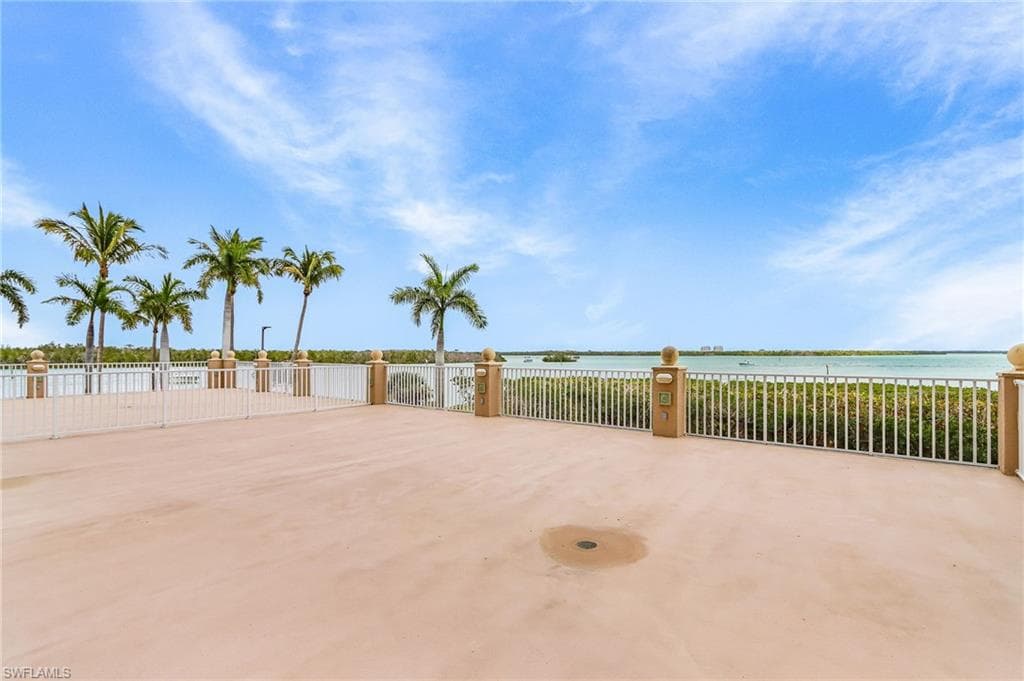 4137 Bay Beach Ln #522, Fort Myers Beach, photo 2